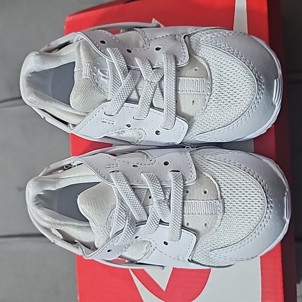 Nike Huarache Run Toddler Sneakers - Picture 2 of 5